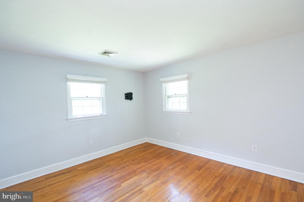 8235 INGLETON CIRCLE