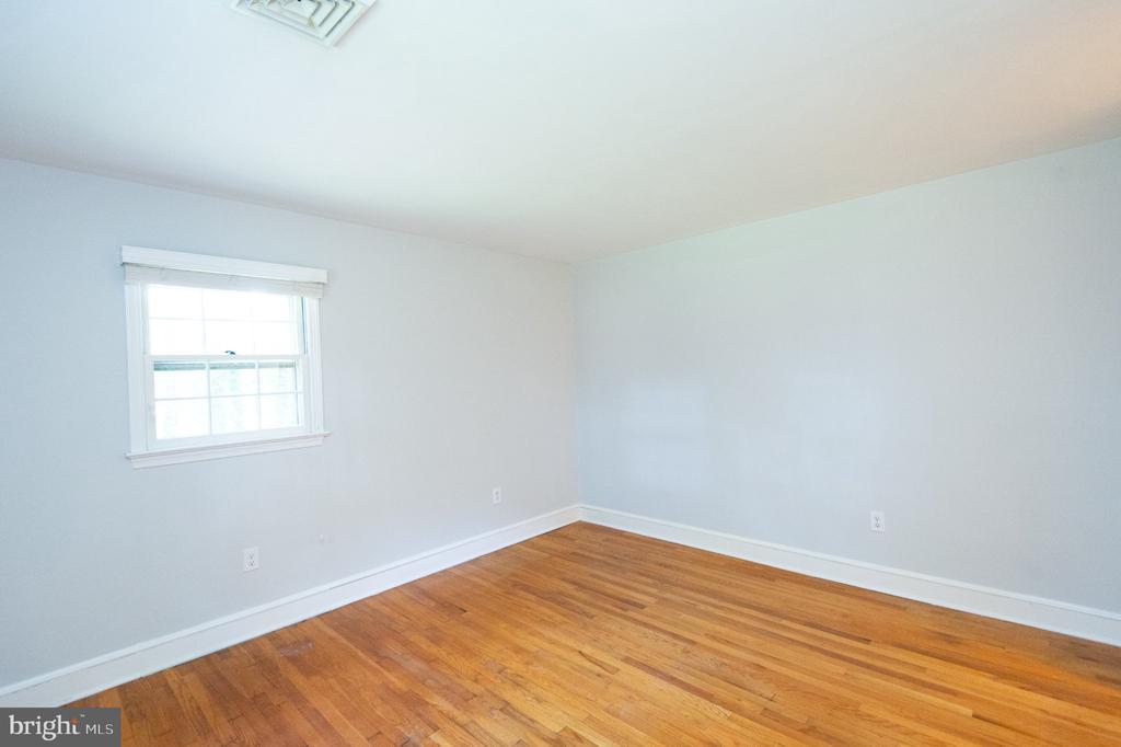 8235 INGLETON CIRCLE