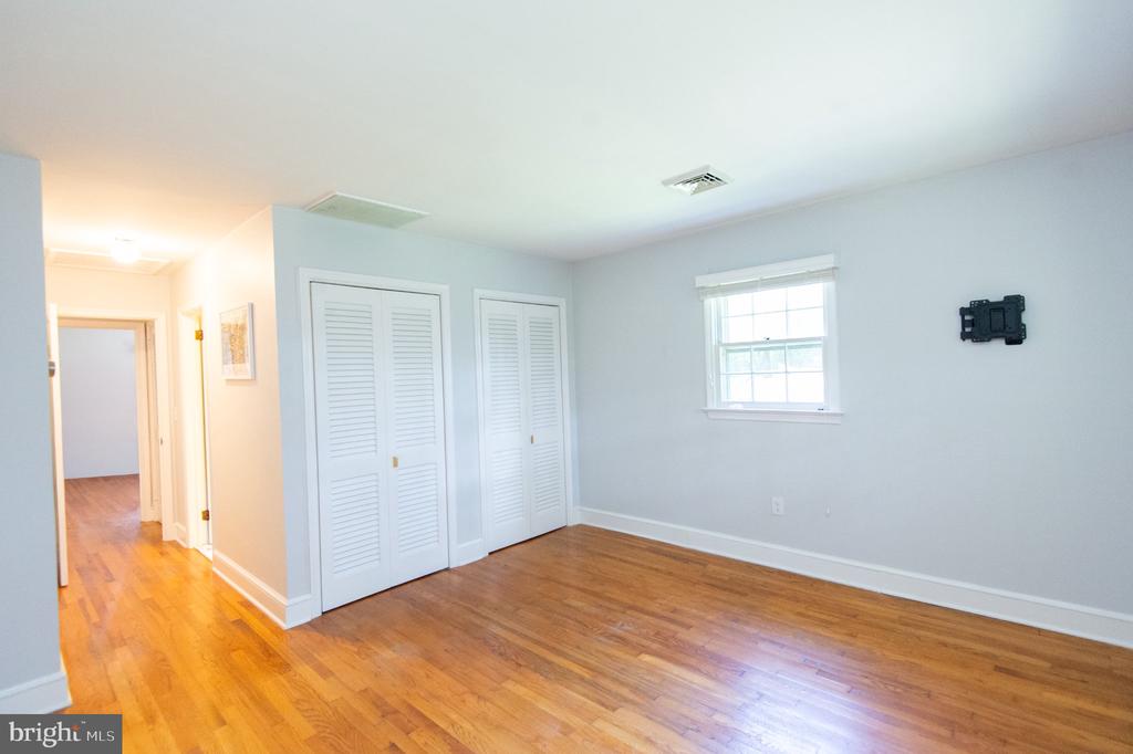 8235 INGLETON CIRCLE