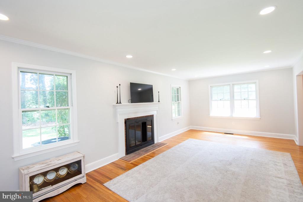8235 INGLETON CIRCLE
