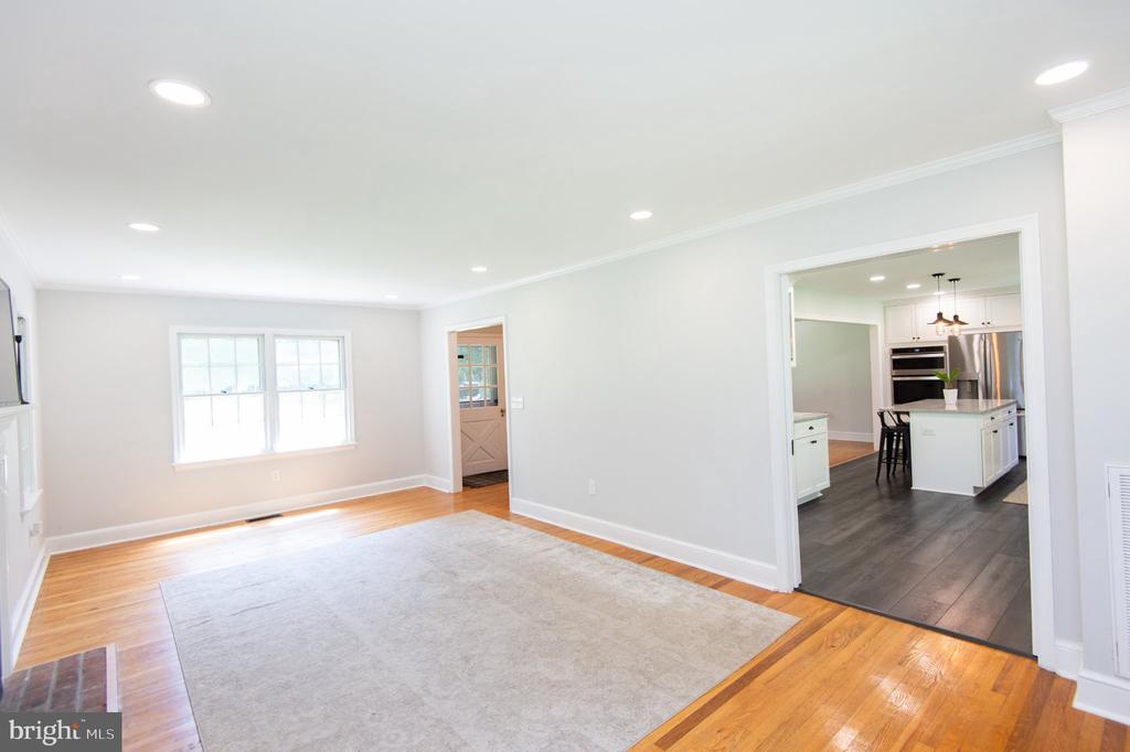 8235 INGLETON CIRCLE
