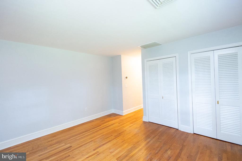 8235 INGLETON CIRCLE