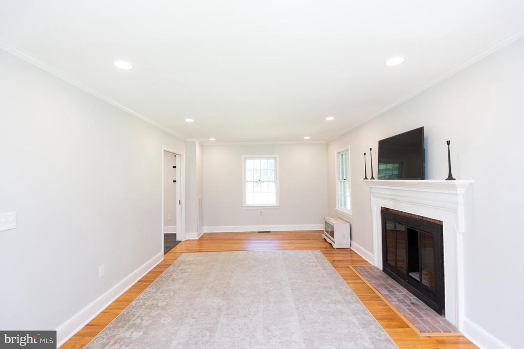 8235 INGLETON CIRCLE