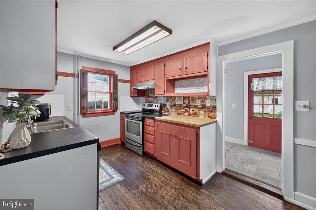 313 LINDEN AVENUE