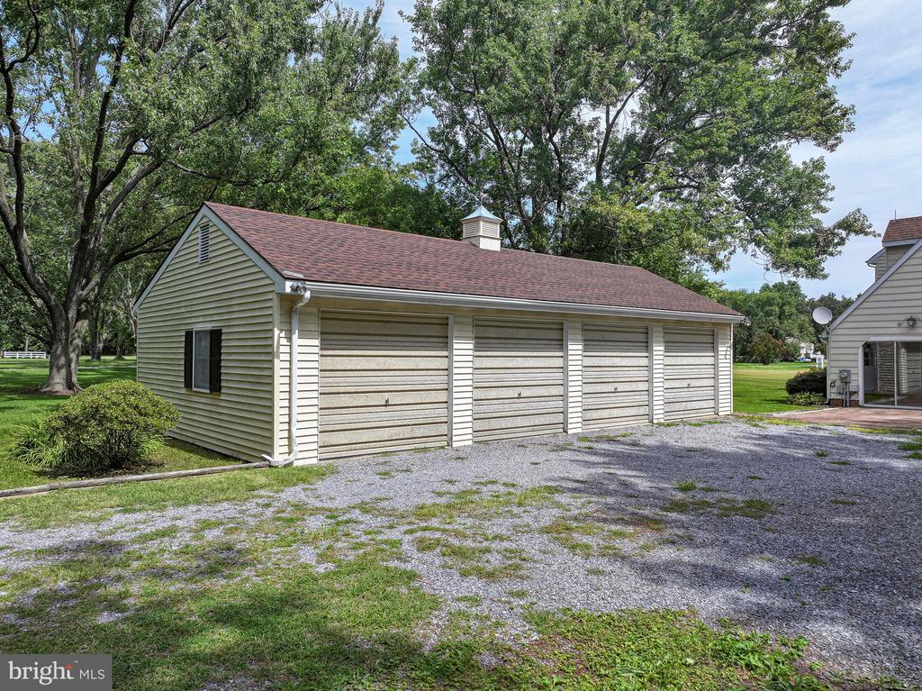 6253 MIDDLE POINT ROAD