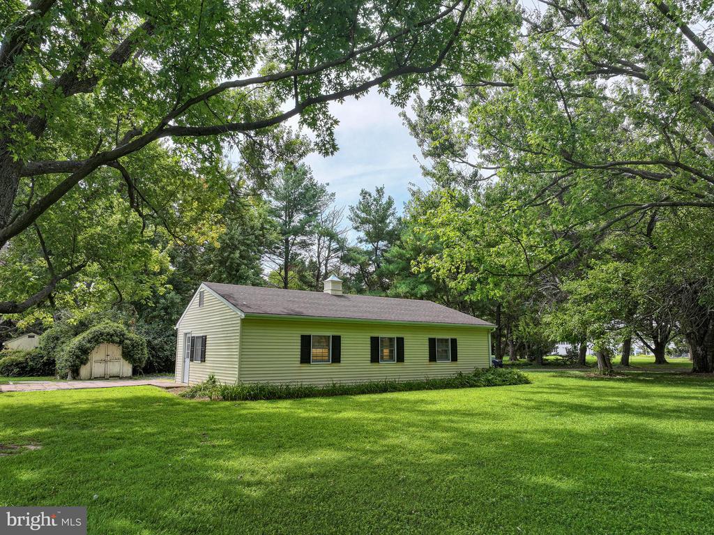 6253 MIDDLE POINT ROAD