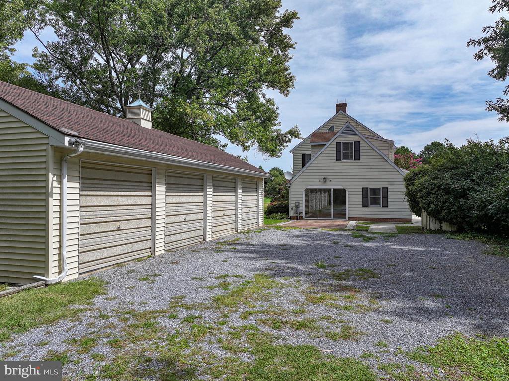 6253 MIDDLE POINT ROAD