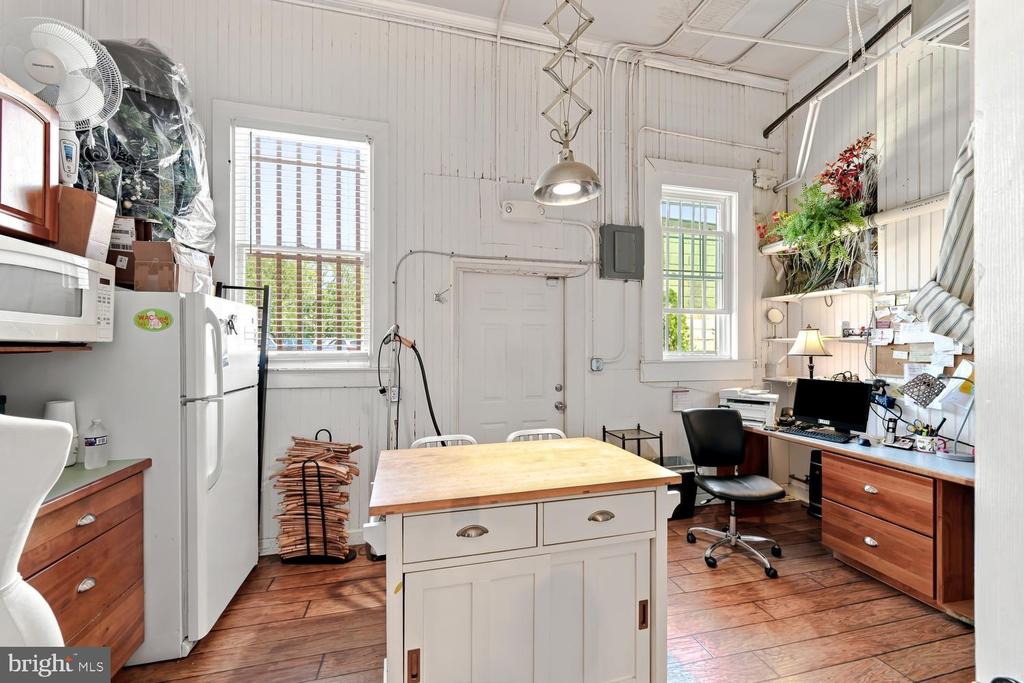 21 GOLDSBOROUGH STREET Unit: 1