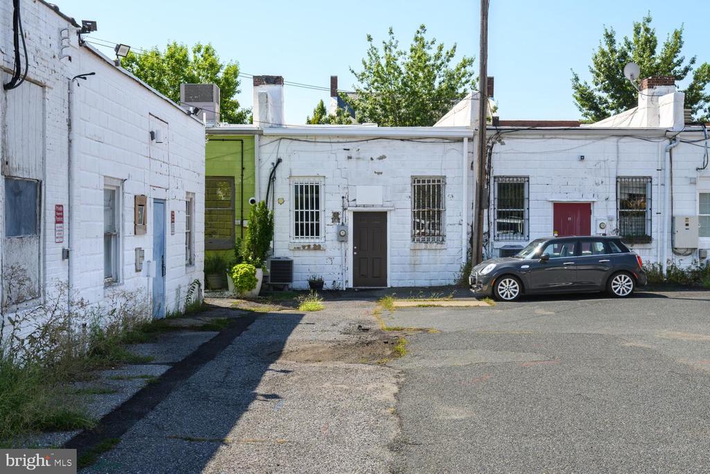 21 GOLDSBOROUGH STREET Unit: 1