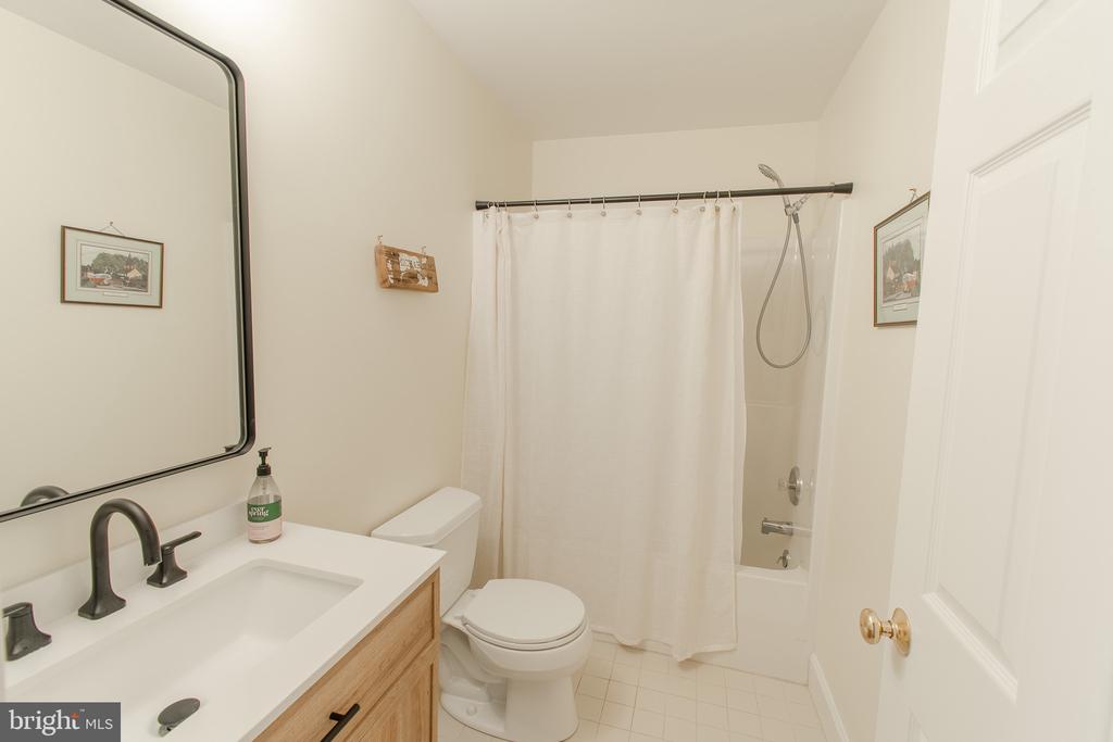 9521 QUAIL HOLLOW DRIVE Unit: 605