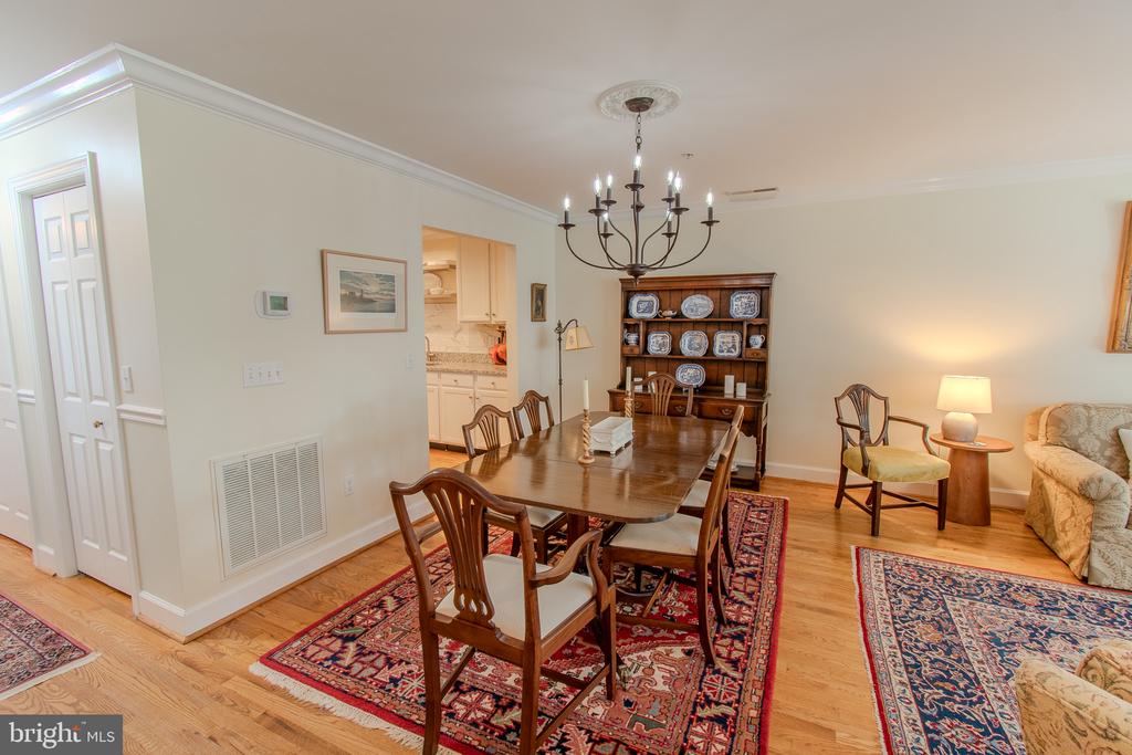 9521 QUAIL HOLLOW DRIVE Unit: 605