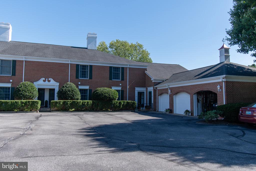9521 QUAIL HOLLOW DRIVE Unit: 605