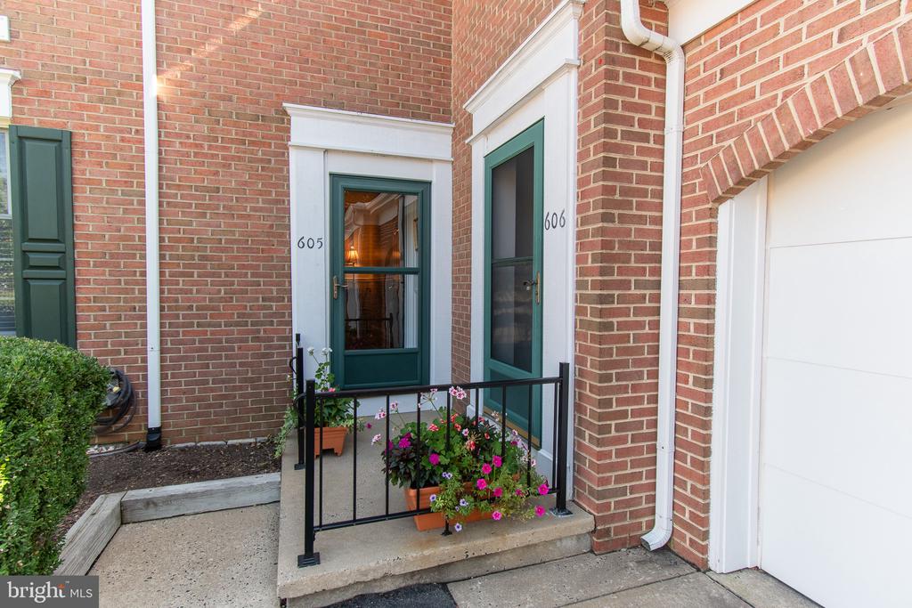 9521 QUAIL HOLLOW DRIVE Unit: 605