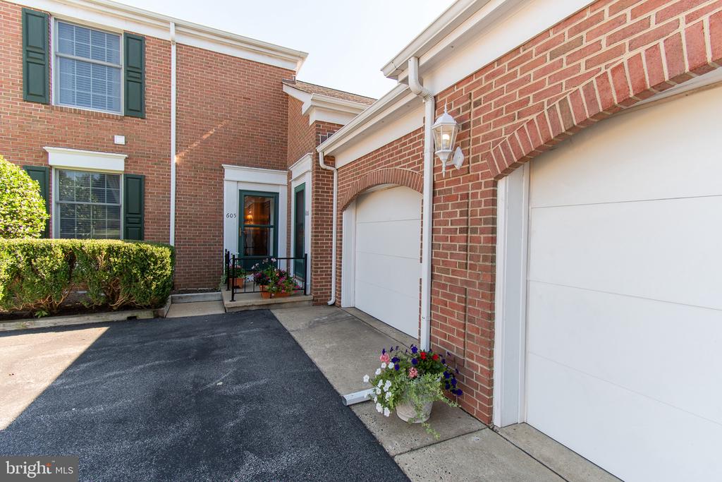9521 QUAIL HOLLOW DRIVE Unit: 605