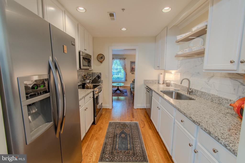 9521 QUAIL HOLLOW DRIVE Unit: 605