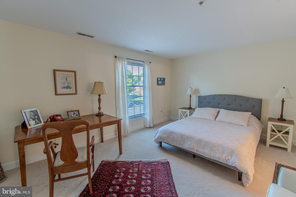 9521 QUAIL HOLLOW DRIVE Unit: 605