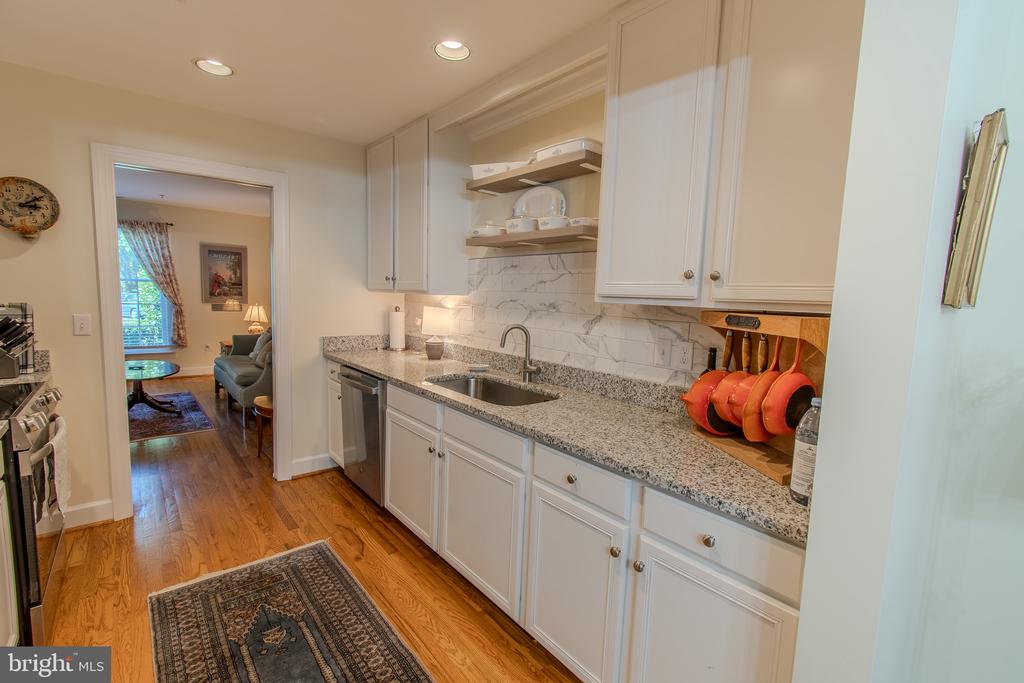 9521 QUAIL HOLLOW DRIVE Unit: 605