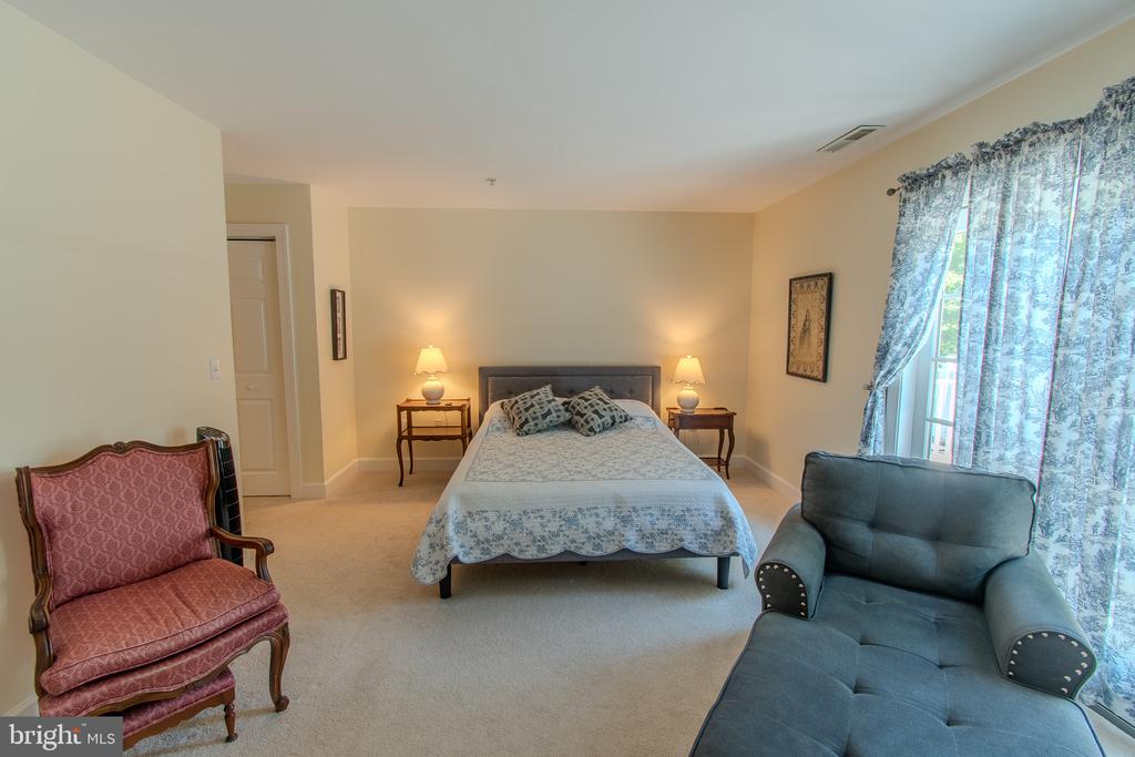 9521 QUAIL HOLLOW DRIVE Unit: 605