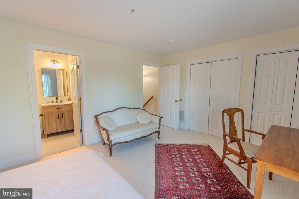 9521 QUAIL HOLLOW DRIVE Unit: 605