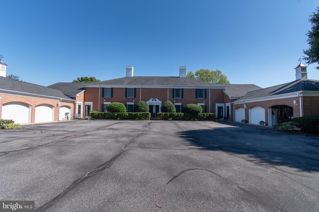9521 QUAIL HOLLOW DRIVE Unit: 605