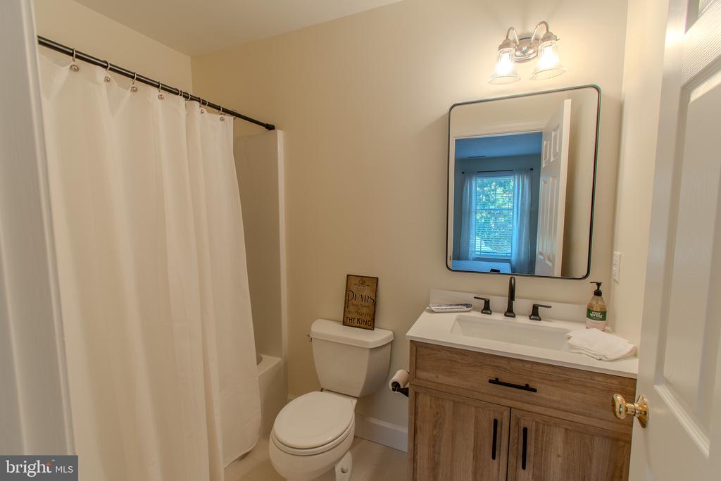 9521 QUAIL HOLLOW DRIVE Unit: 605