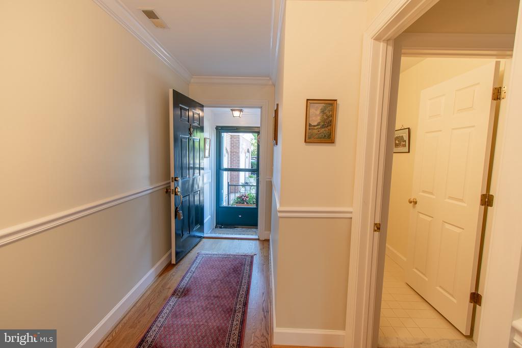 9521 QUAIL HOLLOW DRIVE Unit: 605
