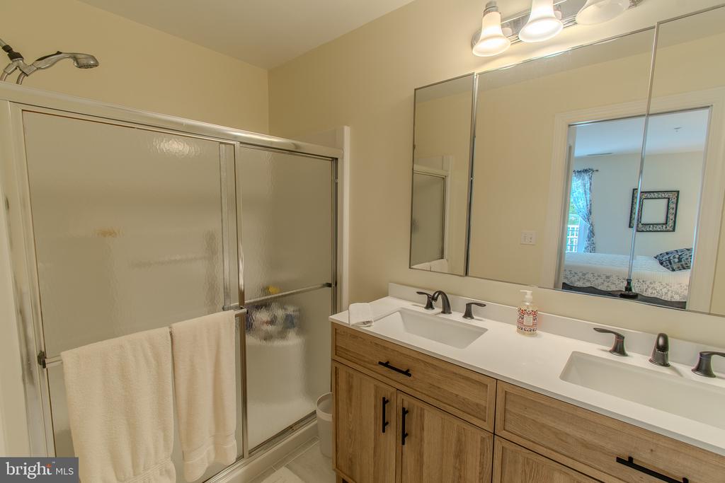 9521 QUAIL HOLLOW DRIVE Unit: 605