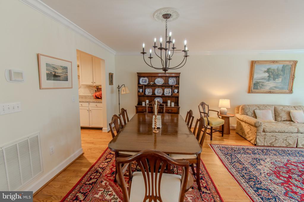 9521 QUAIL HOLLOW DRIVE Unit: 605