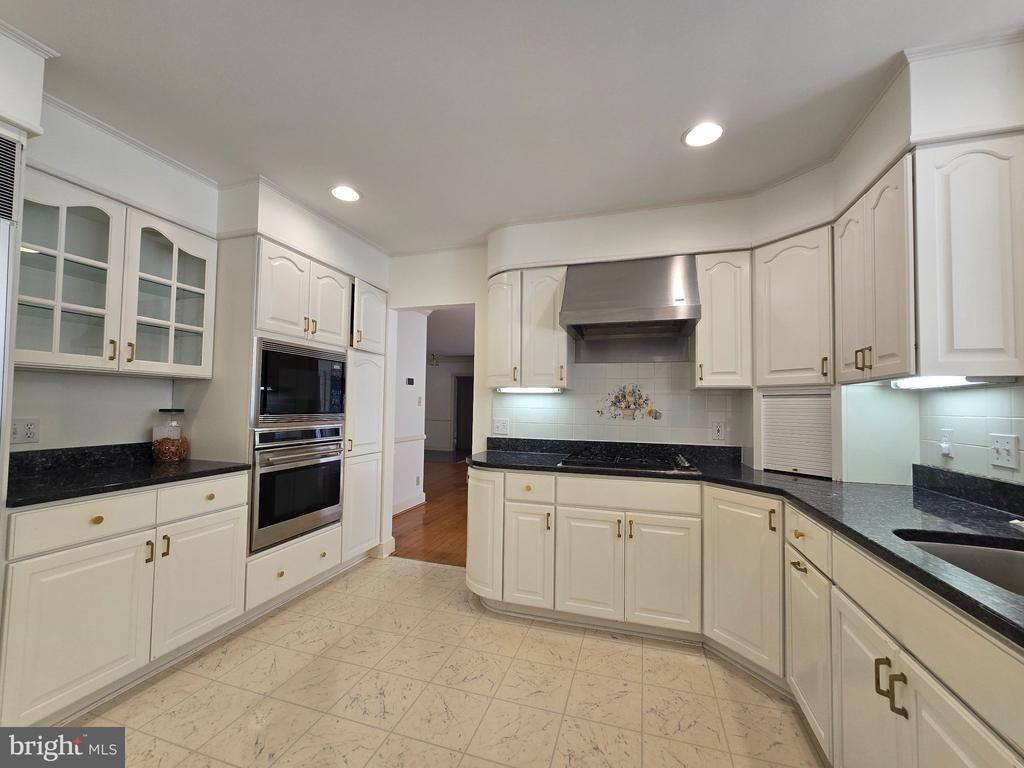 28082 OAKLANDS CIRCLE