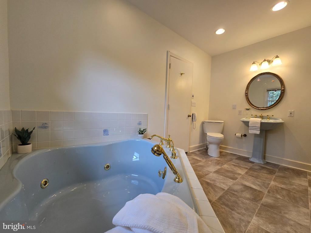 28082 OAKLANDS CIRCLE