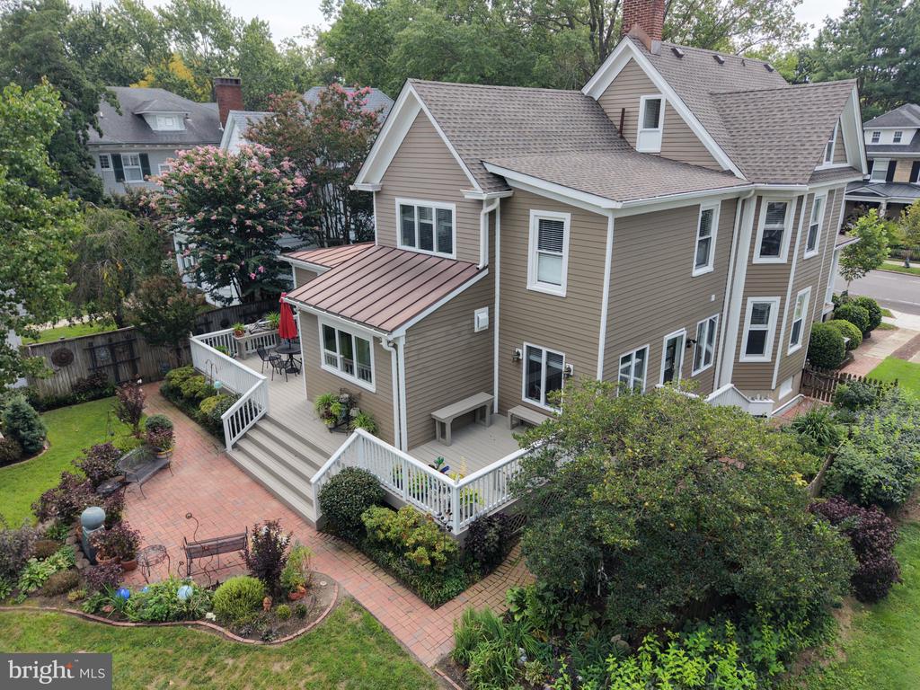 9 BROOKLETTS AVENUE