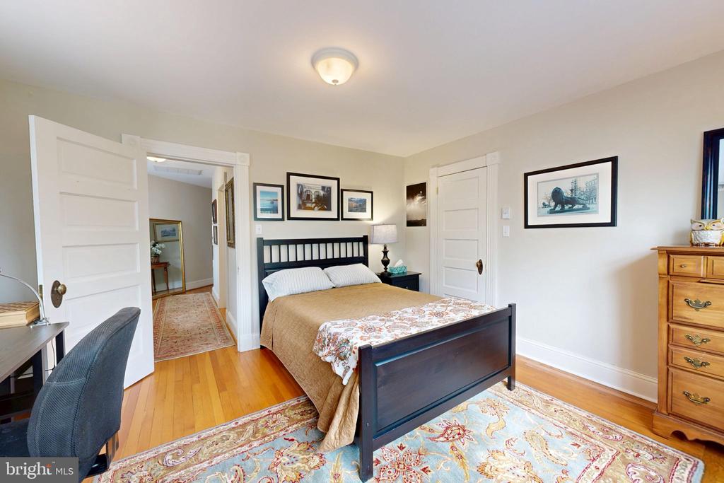 9 BROOKLETTS AVENUE