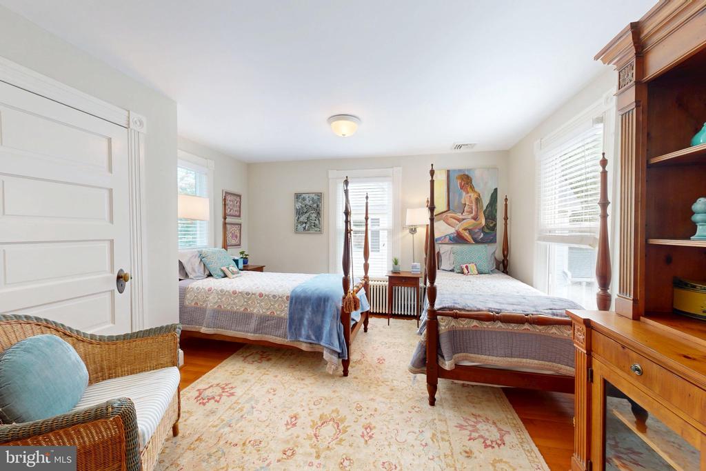 9 BROOKLETTS AVENUE