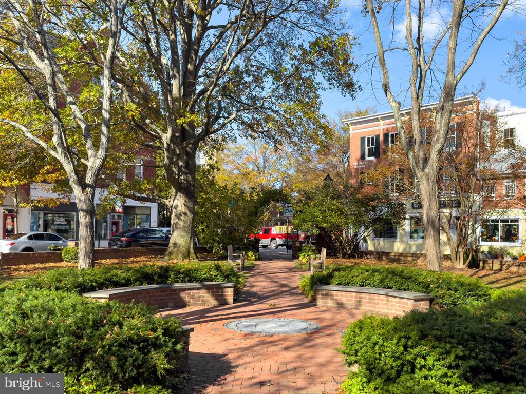 110 N WASHINGTON STREET