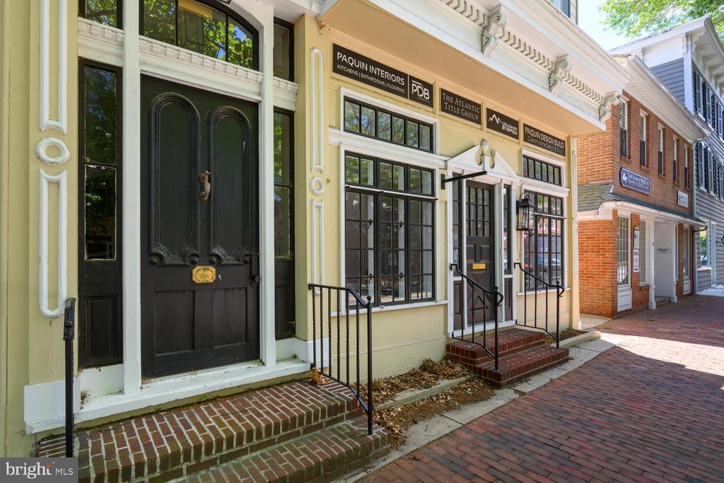 110 N WASHINGTON STREET