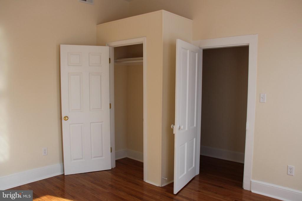 205 RAILROAD AVENUE Unit: B