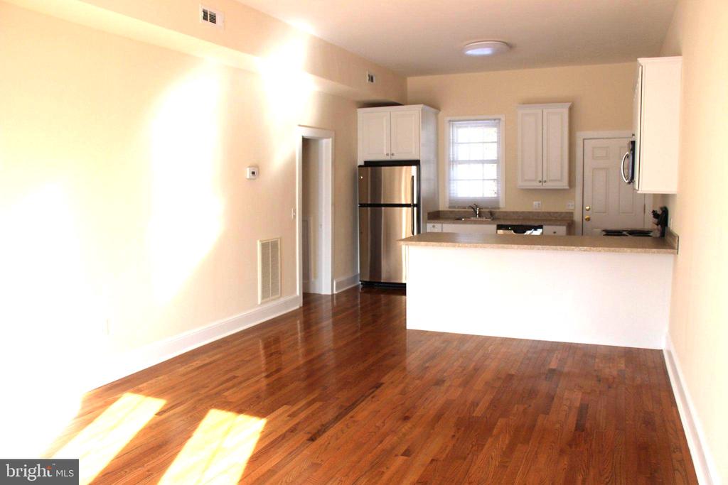 205 RAILROAD AVENUE Unit: B