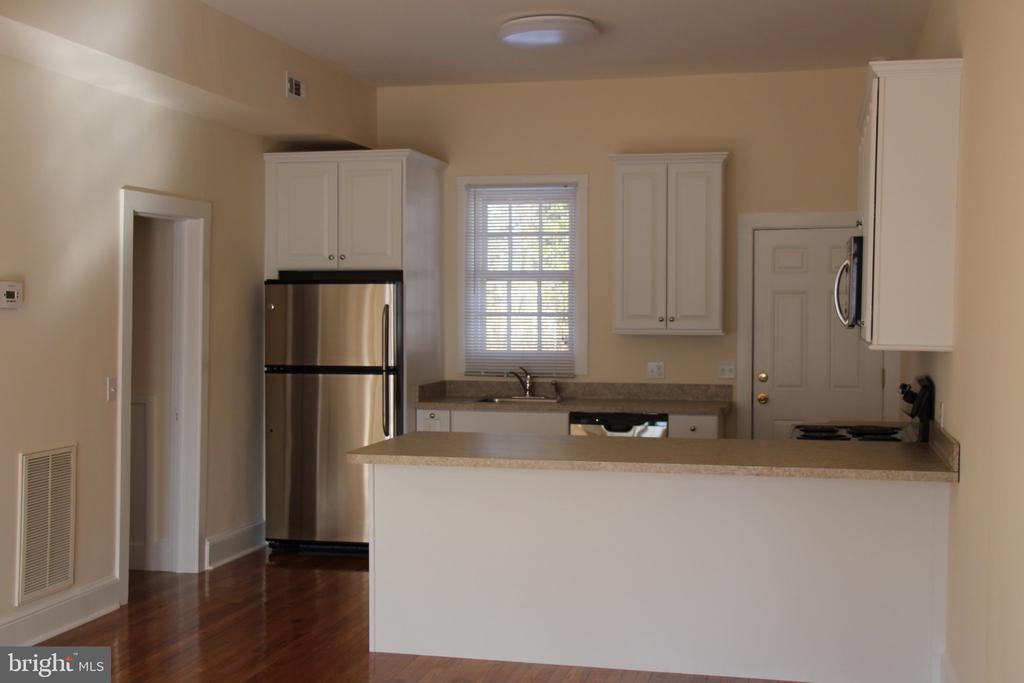 205 RAILROAD AVENUE Unit: B