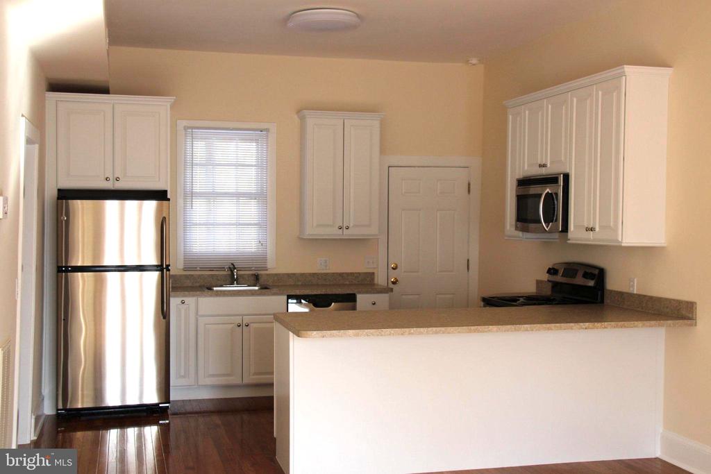 205 RAILROAD AVENUE Unit: B