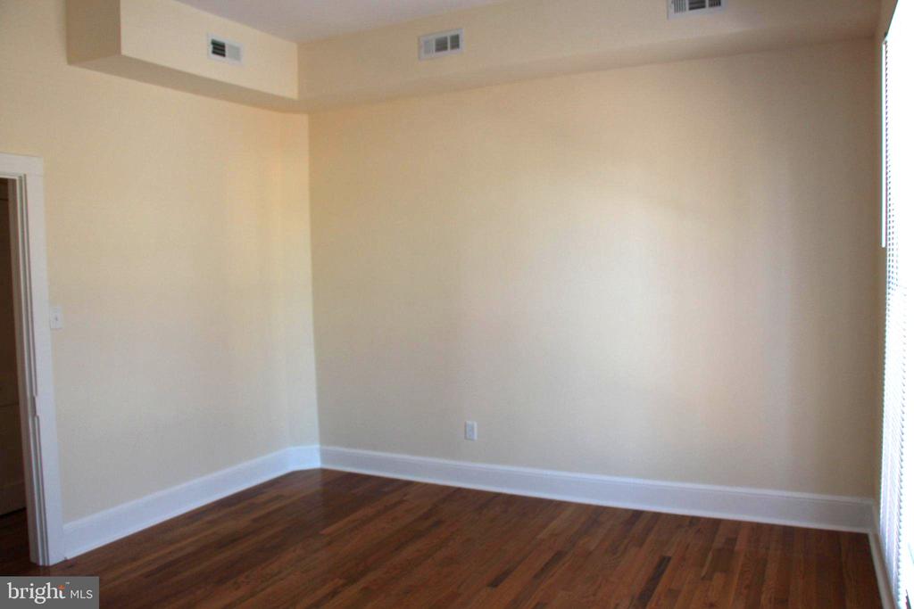205 RAILROAD AVENUE Unit: B
