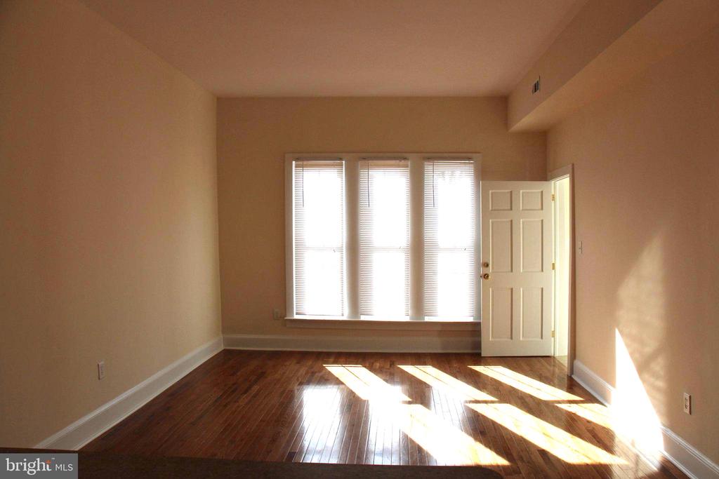 205 RAILROAD AVENUE Unit: B