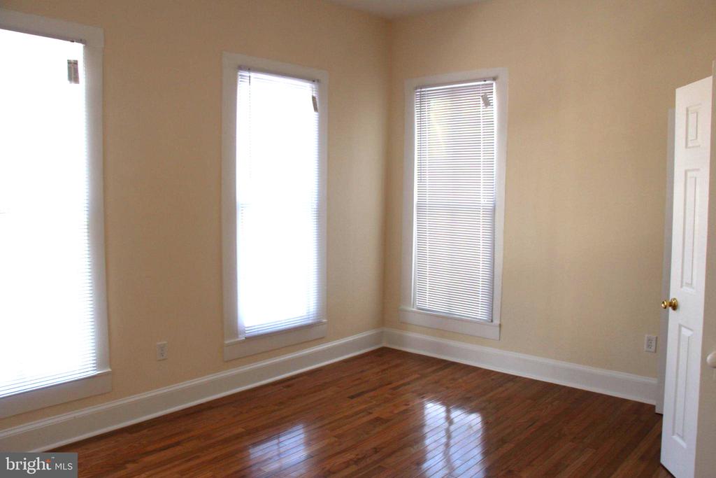 205 RAILROAD AVENUE Unit: B