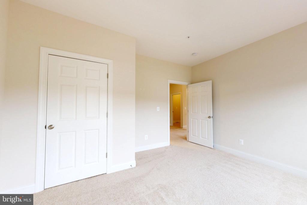 8021 FOX SQUIRREL WAY