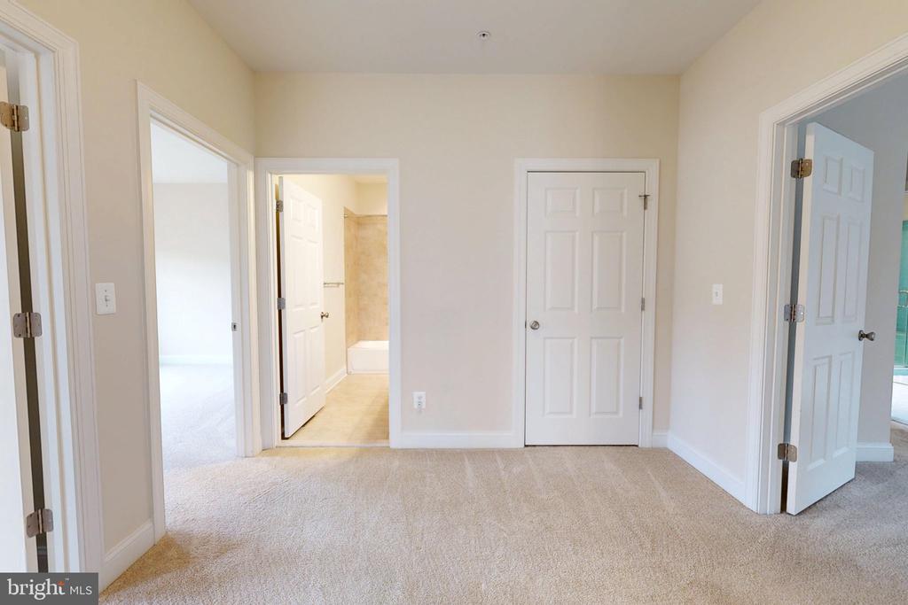 8021 FOX SQUIRREL WAY