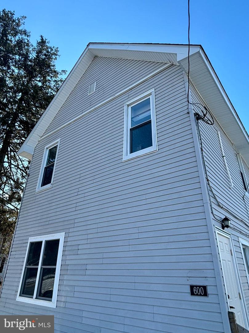 600 MAIN ST #B