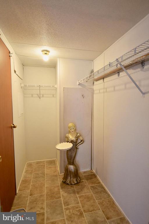 9080 GOLD FINCH COURT