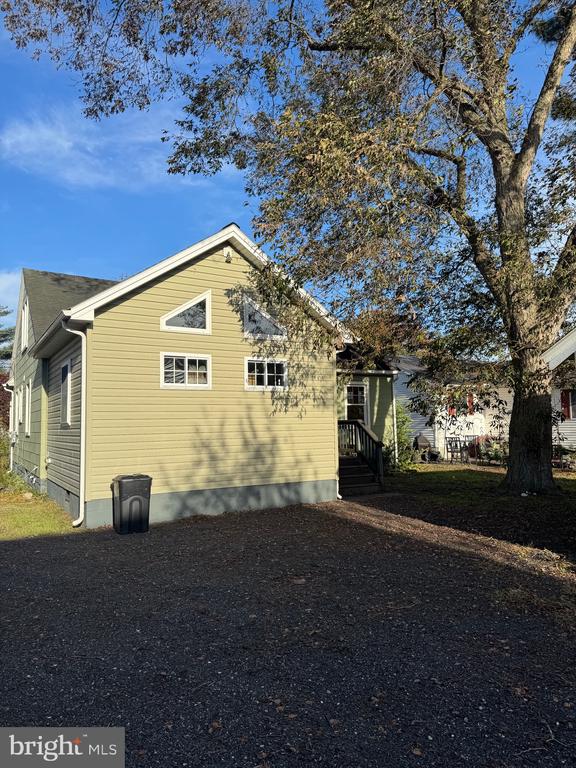 902 CEDAR STREET