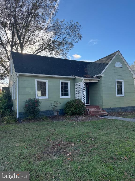 902 CEDAR STREET