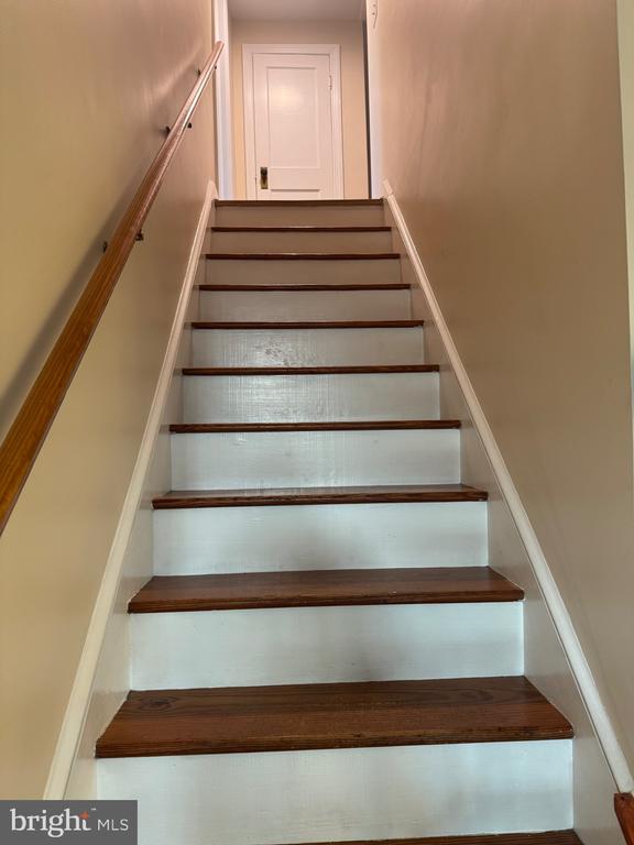 902 CEDAR STREET