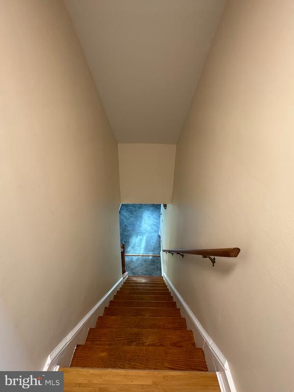 902 CEDAR STREET